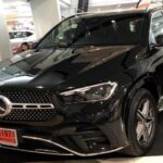 El Mercedes-Benz GLE presenta costes de mantenimiento cercanos a los 1.300 dólares anuales. Comparte muchos componentes con el GLS, incluida la suspensión neumática y el sistema E-Active Body Control. Aunque es algo menos complejo, sigue siendo recomendable contar con un fondo económico reservado para reparaciones imprevistas.