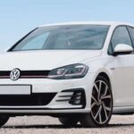 El GTI sigue siendo el estándar del compacto deportivo usable. Combina prestaciones, confort y espacio con una facilidad de uso que pocos rivales igualan. Un coche que funciona igual de bien para ir al trabajo que para disfrutar conduciendo, justo lo que siempre ha definido a este icono.