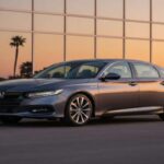 El Accord Hybrid entrega tamaño mediano, cerca de 48 mpg reales y una marcha suave y silenciosa por menos de 35.000. No es deportivo, pero el espacio, el confort y la confiabilidad a largo plazo lo hacen una de las mejores compras familiares.