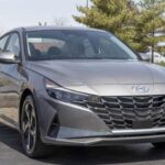 Hyundai cierra la lista, pero sigue siendo una marca claramente fiable. Fundada en 1967, ha crecido hasta convertirse en uno de los mayores fabricantes del mundo. Modelos como el Elantra, el Santa Fe o el Ioniq 5 obtienen buenas valoraciones en estudios de fiabilidad. Su garantía de 10 años o 100.000 millas en el tren motriz es una clara señal de confianza en sus productos.