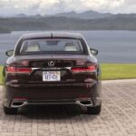 Lexus destaca por su fiabilidad. Fue elegida Marca Más Confiable por J.D. Power en 2023 y 2024, y suele liderar los rankings de coste de propiedad a cinco años.

Según RepairPal, el mantenimiento medio anual ronda los 551 dólares, por debajo del promedio del sector. Aun así, en autos de lujo siempre existe el riesgo de reparaciones costosas, sobre todo en unidades usadas. Optar por un Lexus certificado y revisar el historial de mantenimiento es clave para minimizar riesgos.