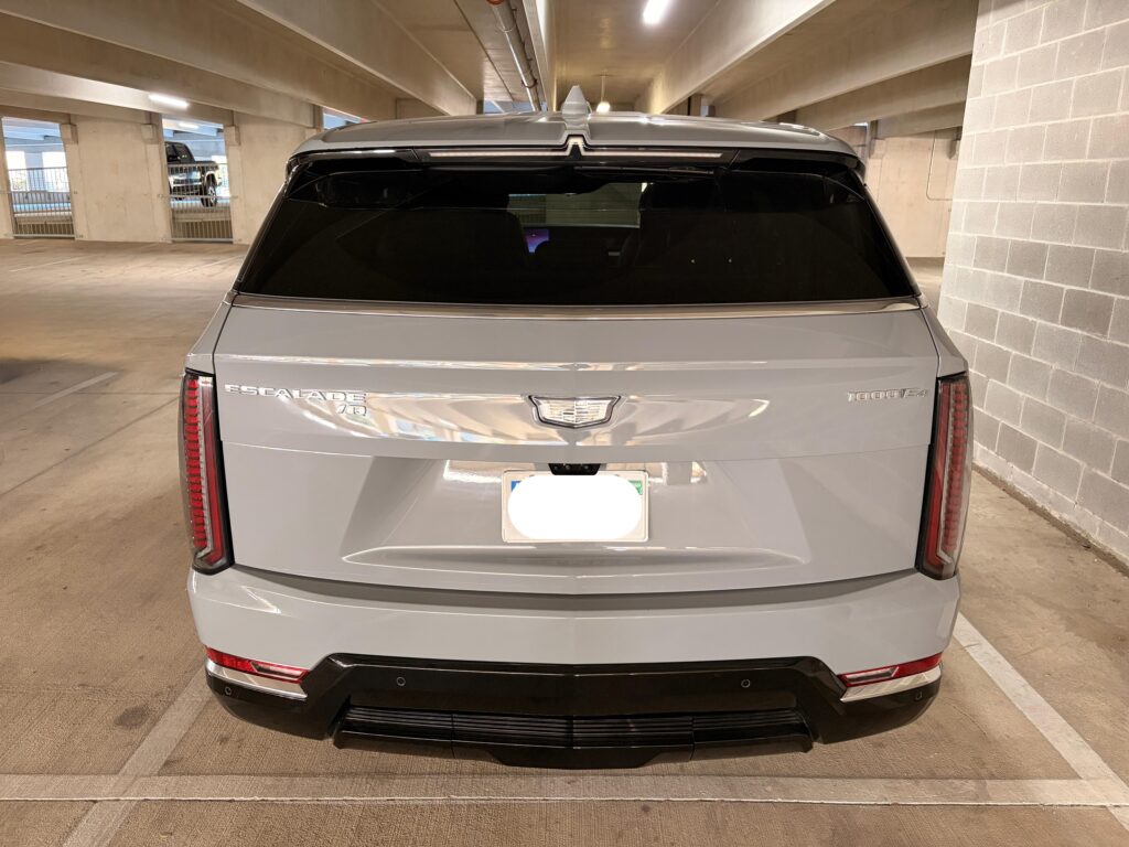 Trasera de un Escalade 2026