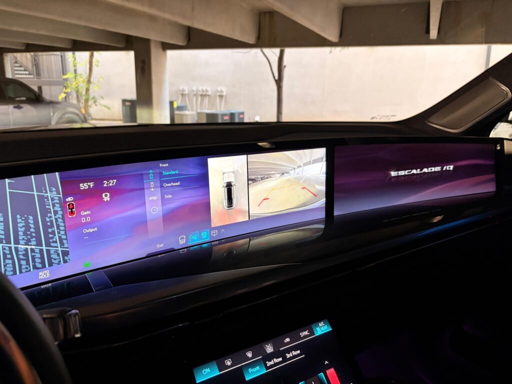 Pantalla de un Cadillac Escalade IQ Premium Luxury 2026