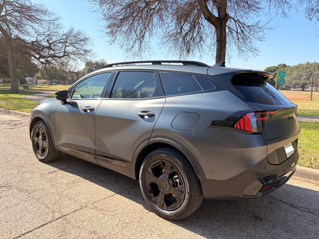 Trasera 3/4 de un Kia Sportage Prestige AWD 2026