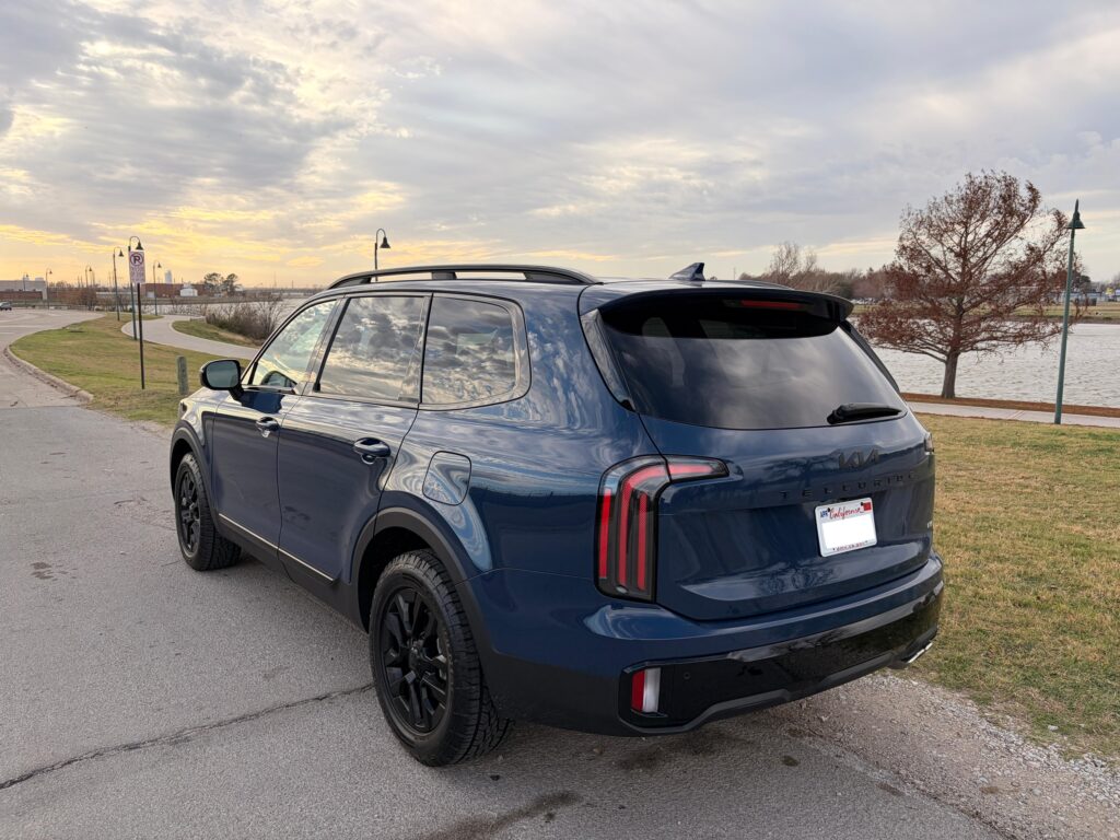 Trasera 3/4 de un Kia Telluride 2025