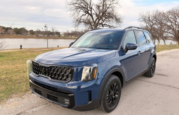 Frontal 3/4 de un Telluride 2025