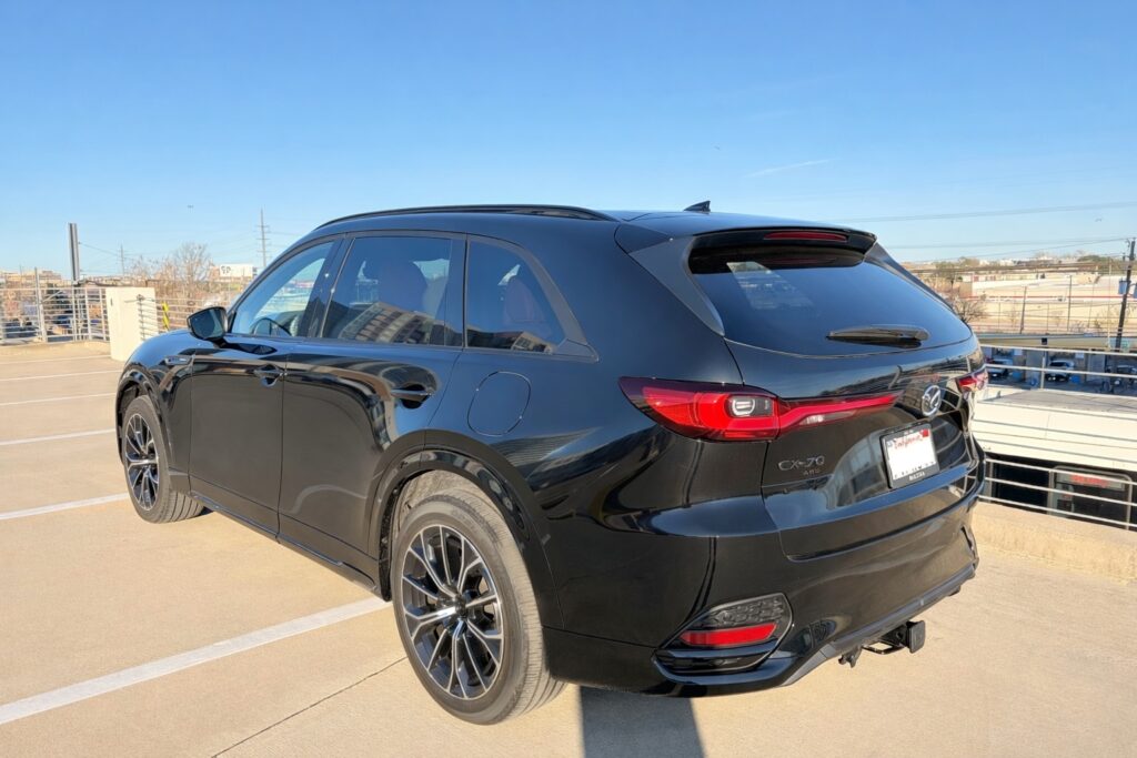 Lateral 3/4 de un Mazda CX-70