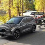 El Ford Escape 2026 fue reconocido como uno de los SUV compactos de mayor calidad, destacando especialmente en fiabilidad, un punto clave en un segmento dominado por el Toyota RAV4 y el Honda CR-V. Con un precio de partida competitivo y motores como el 1.5 EcoBoost de 180 CV, además de opciones híbridas y enchufables, el Escape equilibra eficiencia y prestaciones sin excesos. De serie incorpora el paquete Co-Pilot360, demostrando que la tecnología de asistencia ya no es exclusiva de gamas altas. En un mercado cada vez más electrificado, Ford ha sabido mantener una propuesta coherente y sólida.