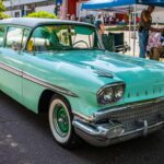 Tras consolidar el V8 de 287 pulgadas cúbicas, Pontiac comenzó a agrandar sus motores rápidamente. En solo tres años llegó a 370 pulgadas cúbicas, dando origen al confuso Tempest 395-A.

El nombre no reflejaba la cilindrada real y nunca existió un Tempest con ese motor, pero fue un primer paso clave. Bajo el capó del Pontiac Chieftain de 1958 entregaba hasta 330 hp, una cifra descomunal para la época y fundamental en el camino hacia los muscle cars.