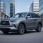 El Infiniti QX60 Sport se vende como una SUV de lujo con un motor VC-Turbo, pero su desempeño en cuanto a aceleración deja mucho que desear. Aunque la marca intentó resolver este problema al incorporar una transmisión automática de nueve velocidades, la aceleración sigue siendo lenta y no lineal. La respuesta al pisar el pedal del acelerador es demasiado retrasada, lo que es inaceptable en un coche de lujo. Los compradores esperaban una experiencia premium, pero lo que obtuvieron fue un rendimiento mediocre que ha dejado a muchos insatisfechos, cuestionando si realmente vale la pena el precio elevado.