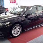 El Camry de Toyota es sinónimo de confiabilidad. Su mecánica simple, motores duraderos y mantenimiento accesible lo convierten en una recomendación habitual en los talleres. Es ideal para quienes buscan un sedán que supere los años sin sorpresas.