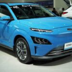 Desde USD 34.470, el Kona Electric ofrece hasta 261 millas de autonomía en versiones superiores. No es el más llamativo del segmento, pero combina eficiencia, confiabilidad y una de las mejores garantías del mercado, ideal como crossover urbano.