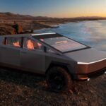 El Tesla Cybertruck, uno de los vehículos más anticipados en la historia reciente, ha tenido un comienzo difícil. A pesar de las promesas de una camioneta eléctrica revolucionaria, los problemas con los recalls masivos, los fallos de control de calidad y la inconsistencia en la construcción han empañado su imagen. Aunque tiene especificaciones impresionantes, muchos propietarios se sienten frustrados por los problemas persistentes que Tesla aún necesita solucionar para justificar el precio de este modelo.