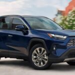 Toyota, con más de 11,3 millones de vehículos vendidos en 2025, ha tenido uno de sus mejores años, consolidándose como la marca de autos más confiable. Su modelo más destacado ha sido el RAV4 2025, con 479.000 unidades vendidas, lo que lo convierte en el SUV no pick-up más vendido en Estados Unidos. Toyota también ha brillado con su división de lujo, Lexus, cuyo RX fue el más vendido con 113.000 unidades. Esta confiabilidad y su enfoque en vehículos híbridos y eléctricos han permitido que Toyota continúe creciendo en un mercado altamente competitivo.