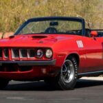 Solo se construyeron 11 convertibles Hemi 'Cuda en 1971. Uno se vendió en subasta por aproximadamente $3.5 millones. Lo que comenzó como una opción económica de $4,000 se transformó en un coche de colección de siete cifras, gracias a su escasez y demanda entre aficionados.