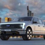 El Ford F-150 Lightning, un camión eléctrico muy esperado por los entusiastas, ha sido objeto de múltiples recalls y reparaciones desde su lanzamiento. Aunque Ford ha intentado introducir una alternativa eléctrica a su popular F-150, los problemas con las baterías, sistemas eléctricos y otros componentes han hecho que muchos conductores se enfrenten a largas visitas al concesionario. Estos problemas afectan tanto a los vehículos particulares como a los flotas comerciales, por lo que si buscas un camión eléctrico confiable, quizás aún sea mejor esperar a una versión más refinada o considerar alternativas como la Toyota Tundra híbrida.