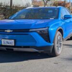 El Chevrolet Blazer EV, lanzado recientemente, también ha enfrentado su parte de problemas. Tras su lanzamiento, el modelo sufrió un retiro masivo debido a defectos en el software. A pesar de que las ventas se han reanudado, los propietarios no pueden olvidar las dificultades iniciales. Además, el modelo llegó sin Apple CarPlay ni Android Auto, y en su lugar, los conductores deben usar un sistema operativo propietario de GM, que carece de la pulidez y refinamiento que muchos esperaban.