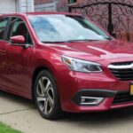 Subaru es conocida por su compromiso con la seguridad y la durabilidad, y el Legacy no es la excepción. Diseñado para soportar condiciones adversas, el Legacy es ideal tanto para aventuras al aire libre como para el uso diario. Con excelentes calificaciones de seguridad y un rendimiento fiable, es una opción excelente para aquellos que buscan un coche resistente y práctico. Este sedán robusto y espacioso también es perfecto para familias que necesitan un vehículo versátil y seguro.