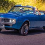 En 1963 llegó un V8 más pequeño pensado para el LeMans y el Tempest. Aunque se llamó 326, en su primer año desplazaba 336 pulgadas cúbicas.

Ofrecía 250 hp con carburador doble y hasta 280 hp en versión de alto rendimiento. Más tarde se convirtió en el motor base del primer Pontiac Firebird, suficiente para entusiasmar a los fanáticos pese a no ser el más potente.