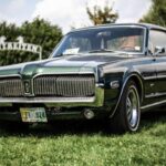 El Mercury Cougar combinó deportividad con lujo, destacándose por sus faros ocultos, mayor distancia entre ejes y detalles refinados. Los modelos de 1967 a 1970 son los más buscados y ofrecen presencia, historia y buena relación precio-valor, atrayendo tanto a amantes de muscle cars como de autos clásicos más exclusivos.