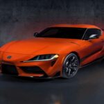La Toyota Supra 2024 es un coche deportivo atractivo, pero no alcanza las expectativas en cuanto a rendimiento y lujo. Si bien es rápido y divertido de conducir, el precio elevado no se justifica por las características ofrecidas. La falta de practicidad es otra de sus grandes desventajas, ya que tiene espacio limitado en el maletero y el interior no es lo suficientemente cómodo para un coche de ese precio. Si buscas un deportivo con mayor relación calidad-precio, opciones como el Chevrolet Camaro o el Ford Mustang ofrecen un rendimiento similar a un costo mucho menor.