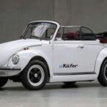 En 2019, Volkswagen anunció una conversión eléctrica para el Beetle clásico. Para lograrlo, se asoció con eClassics y utilizó el tren motriz del e-Up.

El resultado es el e-Beetle, con una velocidad máxima de 150 km/h y una autonomía de 200 km. No es enorme, pero admite carga rápida.