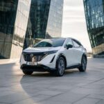 Crossover eléctrico con diseño elegante y aceleración suave; la tecnología moderna a veces interrumpe la precisión esperada.