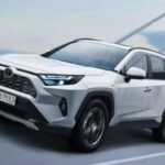 Puede alimentar dispositivos externos hasta 1,500W desde la zona de carga, ideal para camping o emergencias.