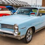 Presentado como opción en 1962, el 421 fue una evolución del 389 con mejoras internas y mayor cilindrada. Incluía componentes forjados y una construcción más robusta.

Con este motor, Pontiac ganó el campeonato NASCAR Grand National en 1962. El 421 Super Duty, con 405 hp, fue clave en las pistas y consolidó la reputación deportiva de la marca.