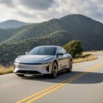 El Lincoln Navigator promete lujo, pero el diseño de los asientos es un punto crítico. A pesar de ser un SUV de alta gama, muchos propietarios luchan por encontrar una posición cómoda en el asiento del conductor. El ajuste del asiento nunca parece ser el adecuado, lo que lleva a una experiencia de conducción incómoda. Con un precio premium, los compradores esperan comodidad y ergonomía perfectas, algo que este modelo no cumple, dejando a muchos frustrados por no encontrar la comodidad que esperaban en un vehículo de lujo.