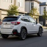 El Subaru Crosstrek repite presencia en la lista gracias a su carácter versátil y dimensiones manejables. Es perfecto para quienes buscan un SUV pequeño con capacidades reales fuera del asfalto sin renunciar a la practicidad urbana. El espacio interior puede quedarse justo para grandes cargas, pero su combinación de fiabilidad, tracción integral y consumo razonable lo convierten en una apuesta inteligente para 2026, especialmente entre conductores jóvenes o activos.