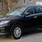 El Nissan Rogue es apreciado por su estilo aventurero y su cómodo interior, pero varios propietarios han informado que su fiabilidad disminuye notablemente después de los 25,000 kilómetros. Los problemas más comunes incluyen fugas de fluidos y fallos en componentes clave que pueden ser costosos de reparar. Si estás buscando un coche usado que ofrezca durabilidad a largo plazo, el Rogue podría no ser la mejor opción.