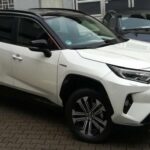 El sistema híbrido de Toyota es uno de los más probados del mercado, y el RAV4 Hybrid lo demuestra. Ofrece gran consumo, funcionamiento suave y pocas fallas importantes según datos de propietarios. Es una opción lógica para familias o commuters que quieren gastar menos combustible sin sumar riesgo mecánico.
