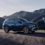 El Hyundai Tucson se sitúa en el puesto #8 de 33 SUV compactos, con precios entre 29.450 y 40.925 dólares. Su motor 2.5 litros atmosférico con cambio automático de ocho marchas ofrece aceleración suave y 26 mpg combinados, priorizando confort sobre deportividad. Recientemente actualizado en diseño e infoentretenimiento, incorpora soluciones como la palanca de cambios en la columna en versiones superiores, mejorando ergonomía y espacio.