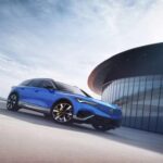 Acura demuestra que el ADN de fiabilidad de Honda se traslada perfectamente al segmento premium, ubicándose sólidamente en la parte superior de la clasificación de fiabilidad a largo plazo. Los propietarios de modelos Acura de 5 a 10 años disfrutan de muchas de las características de lujo que ofrecen marcas europeas más caras, sin los dolorosos costos de reparación.

Modelos como el MDX y el TLX ofrecen experiencias de conducción refinadas respaldadas por la legendaria ingeniería de Honda, creando un punto intermedio ideal para los compradores que desean un transporte más exclusivo sin sacrificar la tranquilidad. Aunque Acura no lleva la etiqueta de prestigio de algunas marcas alemanas, tu bolsillo te lo agradecerá cuando la luz de “check engine” permanezca apagada.

A veces, la elección de lujo más inteligente es la que no requiere que los hijos de tu mecánico vayan a la universidad con tu dinero.