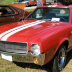 El AMX/3 combinó diseño audaz con ingeniería italiana. Este prototipo de motor central, creado para competir con Corvette y Pantera, tuvo solo seis carrocerías realizadas por Bizzarrini. Es el único muscle exótico desarrollado por AMC.