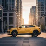 El híbrido enchufable de Lamborghini suma potencia eléctrica al clásico V8 biturbo. El resultado es una aceleración explosiva que rivaliza con superdeportivos. Sigue siendo un SUV grande, pero su enfoque está claramente en el rendimiento.