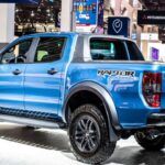 Vehículos como la Ford F‑150 Raptor y la Jeep Gladiator seducen a quienes buscan aventura. Suspensiones reforzadas, tracción avanzada y estética agresiva justifican precios elevados.