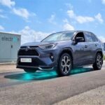 Variante enfocada en rendimiento, con manejo más ágil, carrocería aerodinámica y estilo deportivo exclusivo para PHEV.