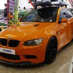 Rápido y atractivo, pero demasiado potente para un conductor sin experiencia. Mantención cara y riesgo alto de accidentes.