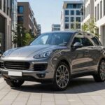 Futurista y divertido de manejar, con puertas “falcon wing” y torque instantáneo, pero el mantenimiento y las posibles fallas en la batería pueden superar los ahorros de combustible. La innovación tiene su precio.