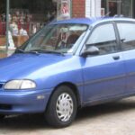 El Ford Aspire fue uno de los coches más lentos de su época. Con 64 CV y una aceleración muy pobre, ni siquiera destacaba por eficiencia. Su falta de carácter, refinamiento y atractivo comercial hizo que Ford lo retirase rápidamente del mercado.
