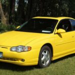 Con estética NASCAR y siglas históricas, el Monte Carlo SS parecía cosa seria. En realidad era cómodo, pesado y con enfoque familiar. Aceleraba decentemente en línea recta, pero no era deportivo ni por asomo.