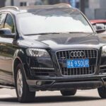 El Audi Q7 atrae por lujo y espacio, pero la depreciación acelerada del modelo hace que muchos compradores se retiren antes de probarlo. Un SUV de tres filas que pierde más de la mitad de su valor en pocos años es visto como una inversión riesgosa, incluso si el interior y la marca son atractivos.
