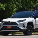 La Grand Highlander es un SUV de tres filas que no sacrifica espacio ni eficiencia. Su híbrido opcional de 245 hp logra 35 mpg, un rendimiento sorprendente para un SUV grande, convirtiéndolo en referente en su categoría.