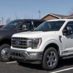 Ambos proyectan poder y control. La F-150 representa utilidad y robustez; el Range Rover suma lujo y sofisticación. Autos que se sienten dominantes en cualquier entorno.