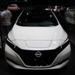 Uno de los pioneros del mercado masivo. Desde USD 29.280, ofrece entre 149 y 212 millas de autonomía. Aunque su carga es más lenta que la de rivales nuevos, sigue siendo uno de los EV con mejor precio de entrada.