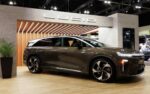 Lucid Motors despide a cientos de empleados mientras lucha por su rentabilidad en el mercado de vehículos eléctricos.