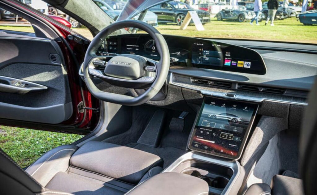 Lucid Motors despide a cientos de empleados mientras lucha por su rentabilidad en el mercado de vehículos eléctricos.