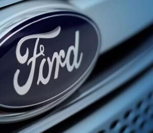Ford retira 4,4 millones de vehículos por un fallo de software que afecta luces y frenos.